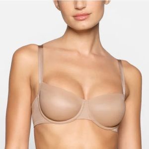 NWT Skims Women’s No Show Molded Unlined Balconette Bra in color Clay - size 36B
